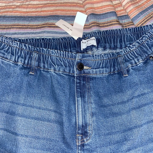 Lane Bryant High Rise Girlfriend Jeans. Size 16. NWT. - Picture 2 of 7